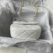 CHANEL | Handle Bag In White Size 16 cm - 6