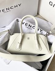 Givenchy Mini Antigona Stretch bag in Box leather White - 3