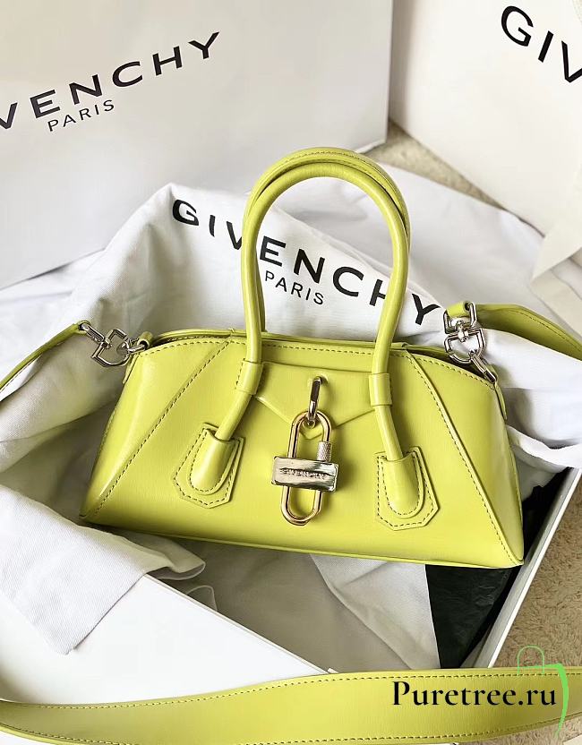 Givenchy Mini Antigona Stretch bag in Box leather Green - 1