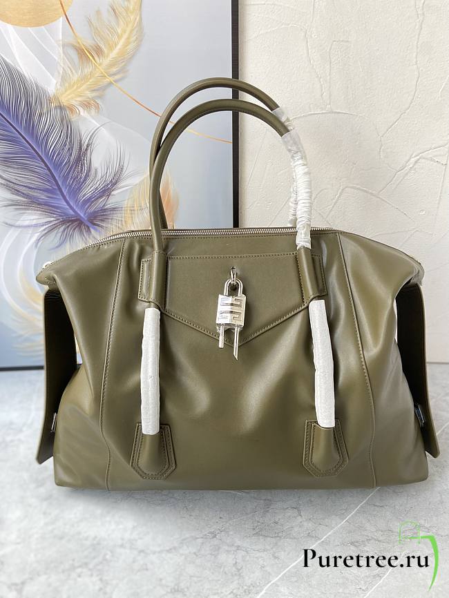 GIVENCHY | Antigona Soft medium leather bag Green - 1