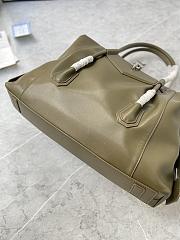 GIVENCHY | Antigona Soft medium leather bag Green - 3