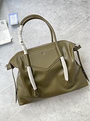 GIVENCHY | Antigona Soft medium leather bag Green - 2