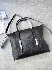 GIVENCHY | Antigona Soft medium leather bag Square Black - 5