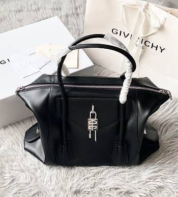 GIVENCHY | Antigona Soft medium leather bag Black