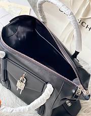 GIVENCHY | Antigona Soft medium leather bag Black - 5