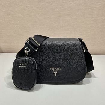 PRADA |  Vitello Daino Flap Logo Crossbody Bag In Black Size 24x17x9.5 cm