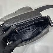 PRADA |  Vitello Daino Flap Logo Crossbody Bag In Black Size 24x17x9.5 cm - 2