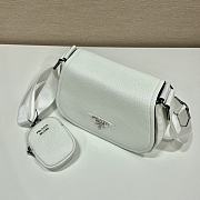 PRADA |  Vitello Daino Flap Logo Crossbody Bag In White Size 24x17x9.5 cm - 4