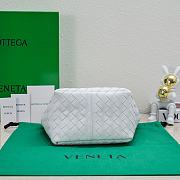BOTTEGA VENETA | Small Flip Flap In Chalk Size 23x18.5x15 cm - 6