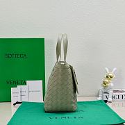 BOTTEGA VENETA | Small Flip Flap In Ligh Green Size 23x18.5x15 cm - 5