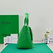 BOTTEGA VENETA | Small Flip Flap In Green Size 23x18.5x15 cm - 5