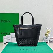 BOTTEGA VENETA | Small Flip Flap In Black Size 23x18.5x15 cm - 1