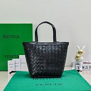 BOTTEGA VENETA | Small Flip Flap In Black Size 23x18.5x15 cm - 6