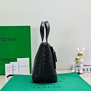 BOTTEGA VENETA | Small Flip Flap In Black Size 23x18.5x15 cm - 5