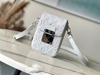 LOUIS VUITTON | s-lock vertical wearable wallet white