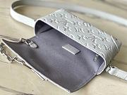 LOUIS VUITTON | Steamer Wearable Wallet In White - 3