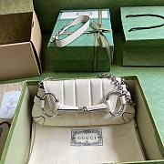 GUCCI | medium Horsebit Chain quilted bag in White - 1