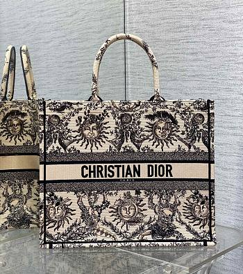 DIOR | Large Dior Book Tote Beige and Black Toile de Jouy Soleil Embroidery