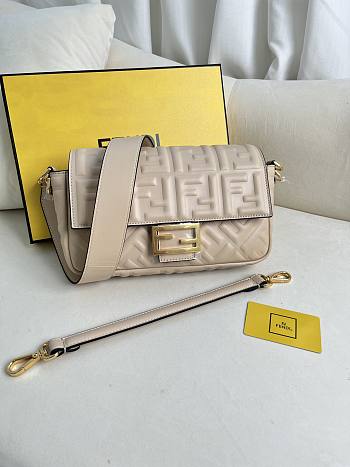FENDI | Baguette Light Beige Leather Bag
