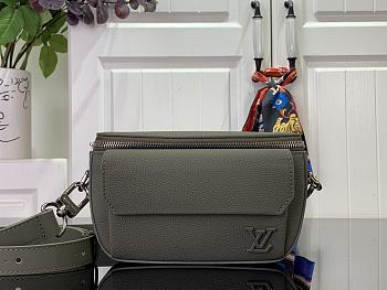 LOUIS VUITTON | Pilot Bag Khaki Color M83560