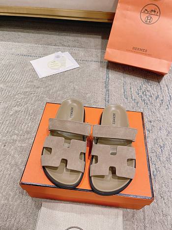 HERMES | Chypre Sandal Beige Calfskin