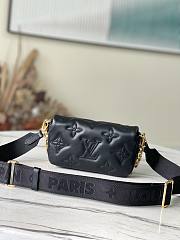 LOUIS VUITTON | Wallet On Strap Bubblegram Chain Bag In Black  - 3