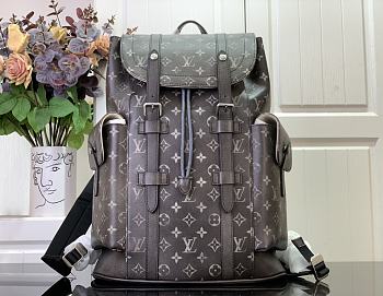 LOUIS VUITTON | Christopher Bruished Monogram MM