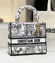 DIOR | Medium Lady D-lite Bag White And Navy Blue Toile De Jouy Soleil Embroidery - 1