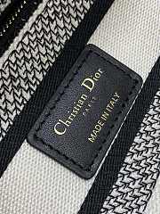 DIOR | Dioramour Medium Lady D-Lite Bag White Embroidery with Black and Red Je Vous Adore Motif - 3