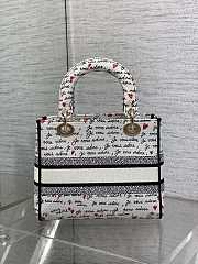 DIOR | Dioramour Medium Lady D-Lite Bag White Embroidery with Black and Red Je Vous Adore Motif - 2