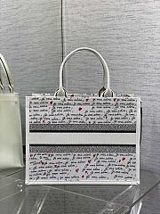 DIOR | Dioramour Medium Dior Book Tote White Embroidery with Black and Red Je Vous Adore Motif and White Calfskin - 5