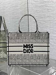 DIOR | Medium Dior Book Tote White and Black Miss Dior Allover Embroidery - 1