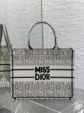 DIOR | Medium Dior Book Tote White and Black Miss Dior Allover Embroidery