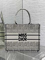 DIOR | Medium Dior Book Tote White and Black Miss Dior Allover Embroidery - 6