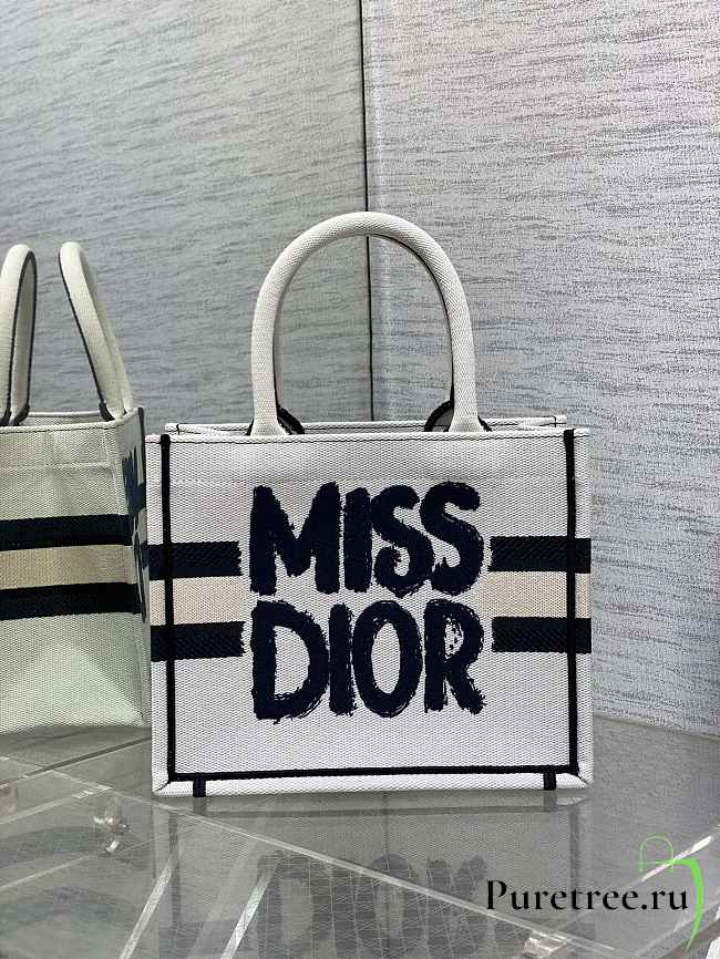 DIOR | Medium Book Tote White and Blue Miss Dior Graffiti Embroidery - 1