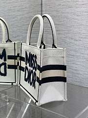 DIOR | Medium Book Tote White and Blue Miss Dior Graffiti Embroidery - 3