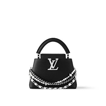 Louis Vuitton | Mini Capucines Taurillon leather in black color