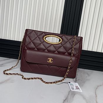 CHANEL | Clutch Lambskin & Gold Plated Metal Burgundy