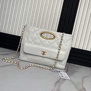 CHANEL | Clutch Lambskin & Gold Plated Metal White - 1