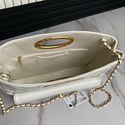 CHANEL | Clutch Lambskin & Gold Plated Metal White - 3