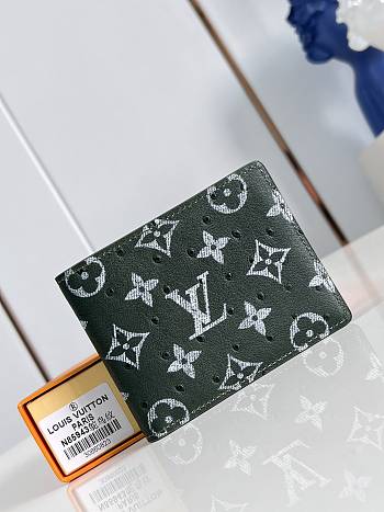 LOUIS VUITTON | Multiple Wallet Green