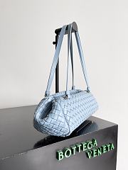 BOTTEGA VENETA | Let's Go Shoulder bag with elongated foldable shape blue - 4