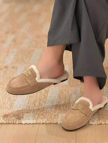 LOUIS VUITTON | Soho Open Back Loafer Beige