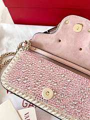 VALENTINO | VLogo Signature small Locò crystal-embellished shoulder bag pink - 4