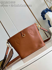 LOUIS VUITTON | New Reversible Neverfull andoulière Inside Out BB Brown - 5