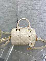 DIOR | Groove 20 Bag Dusty Ivory Macrocannage Color Calfskin  - 1