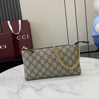 GUCCI | GG Signature Chain Wallet Bkack Inside