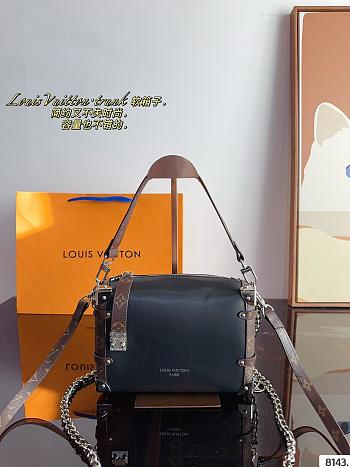 LOUIS VUITTON | Slide Trunk In Black Color