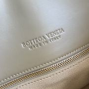 BOTTEGA VENETA | Medium Liberta In Cream - 2