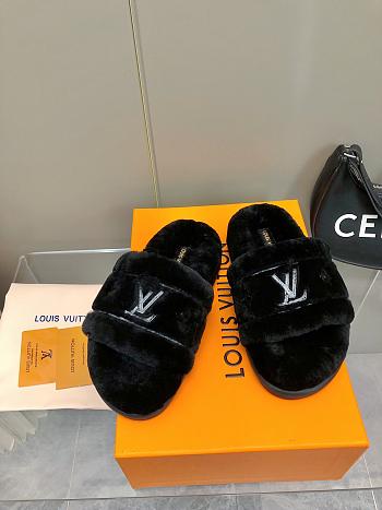 LOUIS VUITTON | Fur Slipper In Black